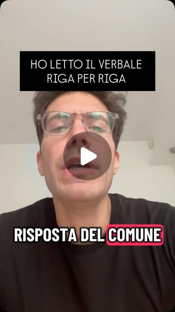 Fotogramma del video: il promotore di curiAMOGENOVA parla in primo piano, con le scritte «Ho letto il verbale riga per riga» e «Risposta del Comune».